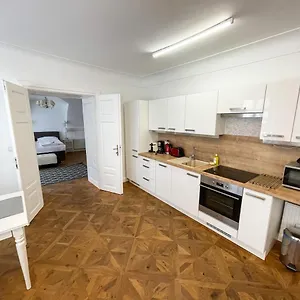 https://u-obecniho-dvora-3-old-town-apartment.praguehotelsweb.com