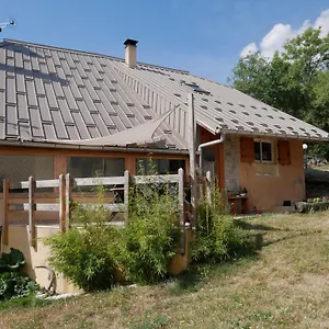 https://les-jehans.fr-provencehotel.com